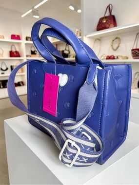 Betsey Johnson NWT Blue Heart Crossbody Stachel
